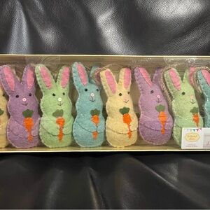 Easter Bunny Garland with Carrots - Multicolor